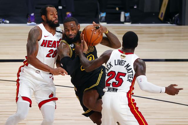 在绿茵场上 在绿茵场上