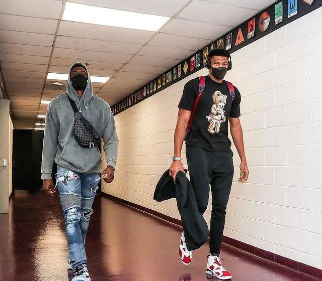 在战术与更 在战术与更